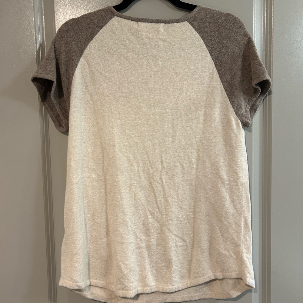Barefoot Dreams Cream & Taupe Raglan Short Sleeve Top - Picture 4 of 5